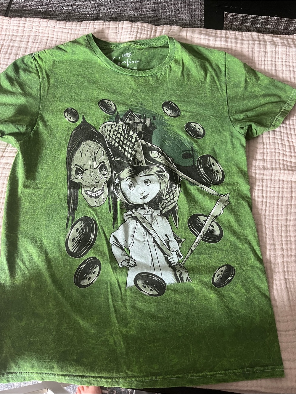 Hot Topic Graphic Short Sleeve Tee with Coraline Print